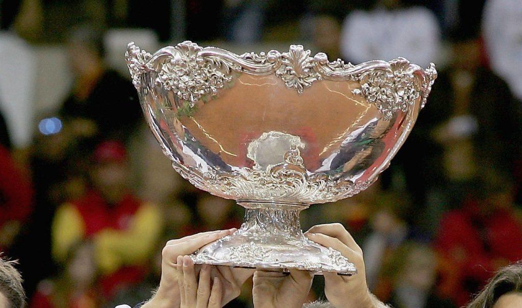Кубок Дэвиса - это турнир среди мужчин, в котором теннисисты выступают не за себя, а за сборную своей страны