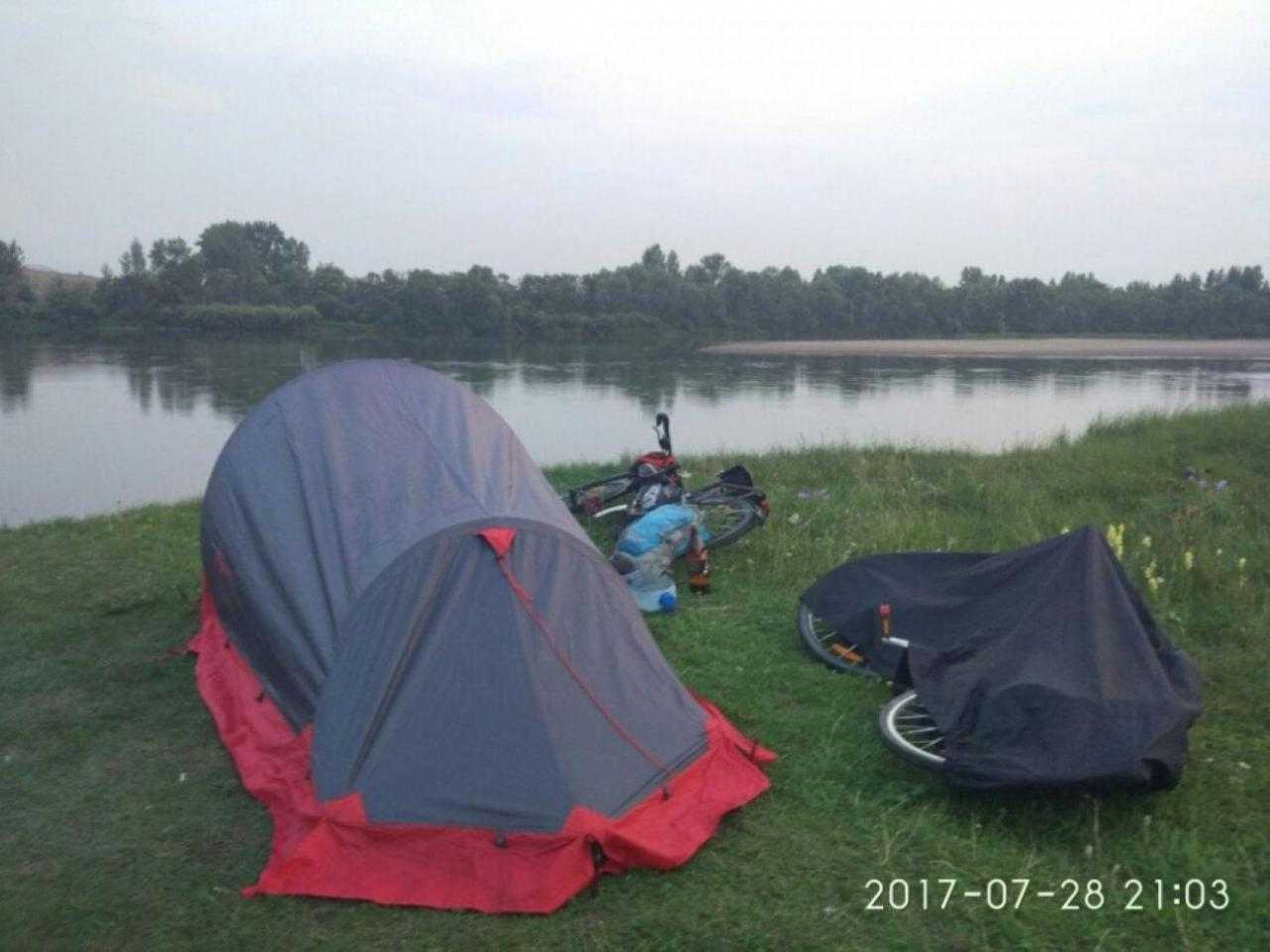 Велосипедный лагерь в палатке