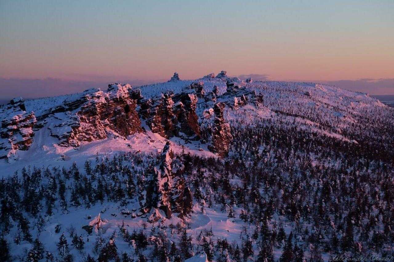 Снежные горы на Урале зимой