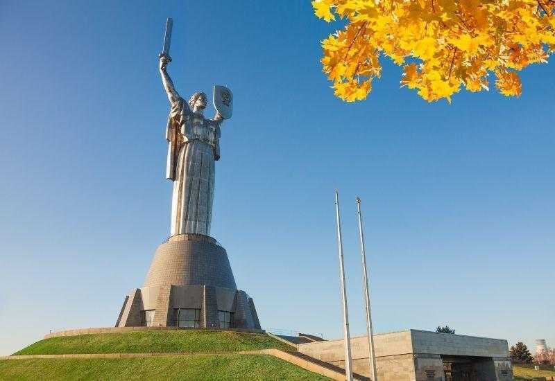 Памятник Родина-мать Киев