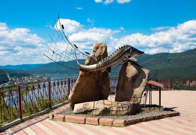 Императорская рыбацкая платформа на скале Слизель возле деревни Обшака