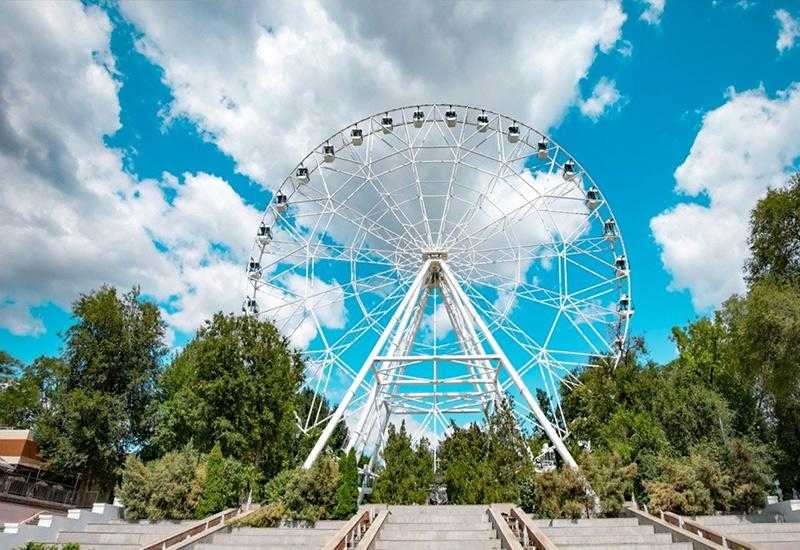 Небесное колесо в одном из ростовских обозрений