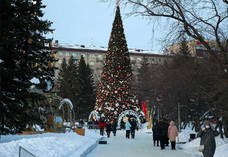 Новосибирская новогодняя елка на площади Ленина