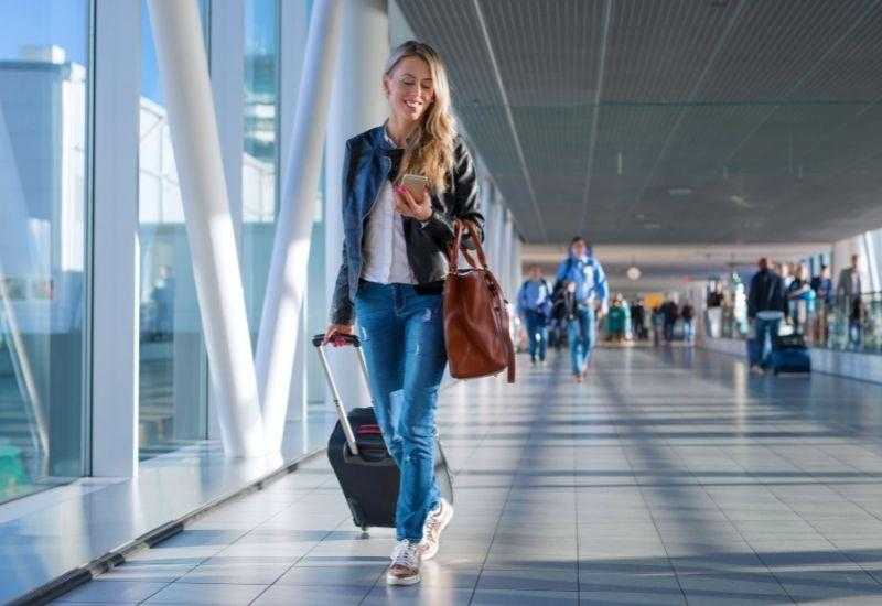 Девушка в аэропорту
