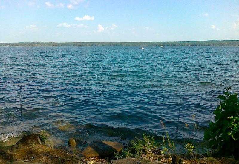 Озеро Абаткуль в поселке Кирда Рыбалка Челябинской области