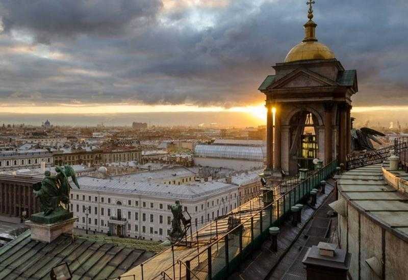 Колоннада Исаакиевского собора у Санкт-Петербургской обсерватории