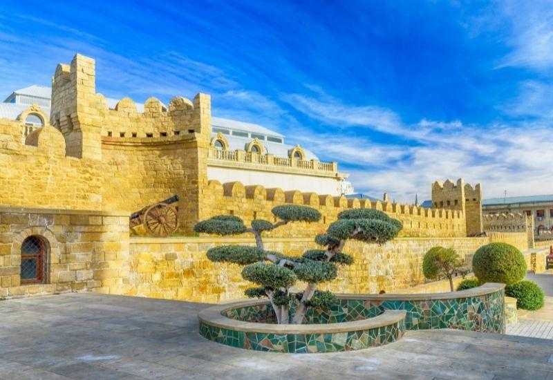 Шейкерский замок Икары в Баку