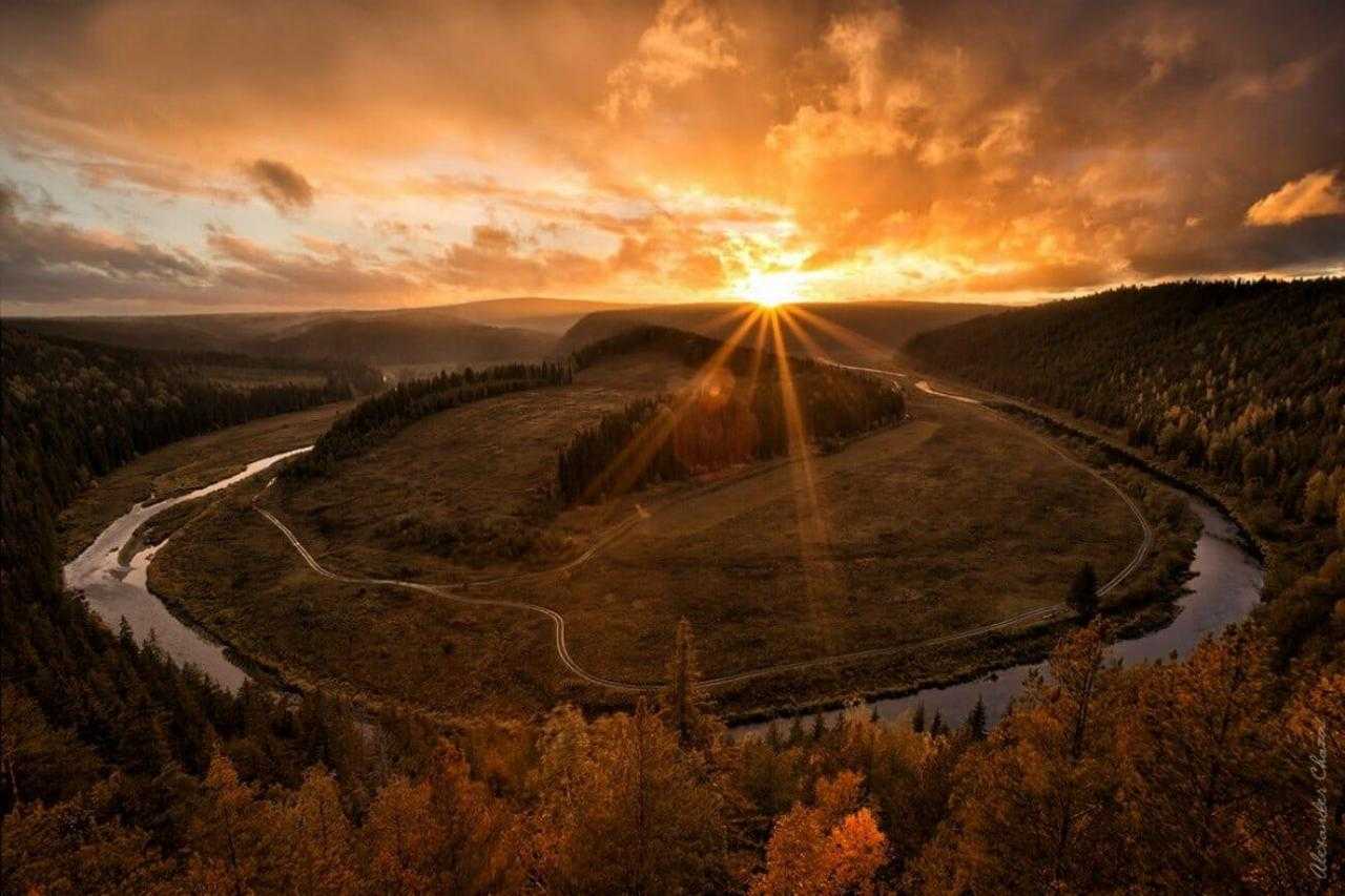 Панорама заката и реки солнца